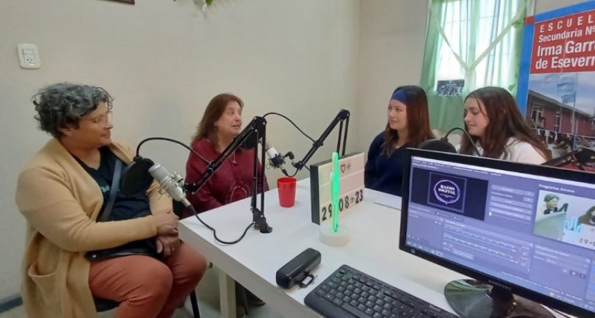 Villa General Savio: funcionaria del ministerio de la Mujer de la provincia de Buenos Aires visitó la escuela y remarcó el trabajo de la educación digital