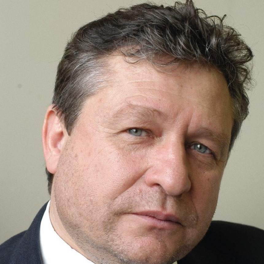 Miguel Wiñazki visita el taller de lectura de la Biblioteca Fortunato Zampa de Villa Ramallo