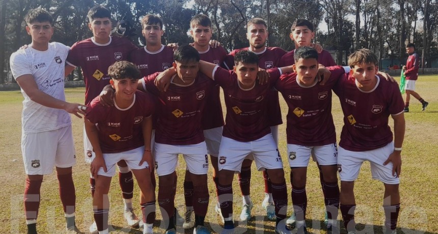 Defensores y Regatas juegan el partido de ida por la final del torneo Apertura