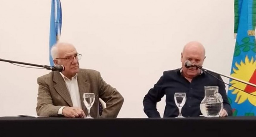 Diálogo y reflexión: 40 años de Democracia en el conversatorio de Libellula