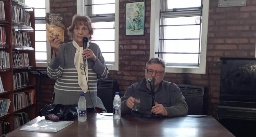 La Biblioteca Fortunato Zampa recibió al destacado periodista y escritor argentino Miguel Wiñazki