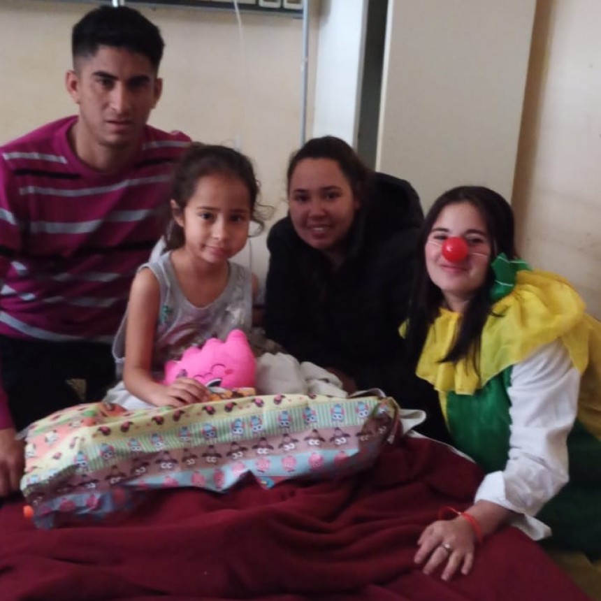 Acompañantes terapéuticos llevan alegría a los más pequeños a pesar de la adversidad