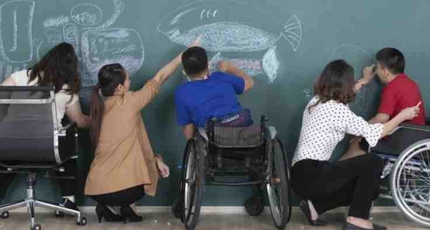 Familias, instituciones y vecinos se reúnen este viernes en la plazoleta de Villa Ramallo para visibilizar la crisis que atraviesa el sector de discapacidad