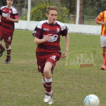 Defensores derrotaba a Fútbol San Nicolás cuando el partido se suspendió por la lesión de un asistente