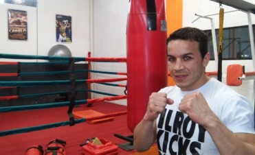 El “Gallo” viaja a Estados Unidos para pelear por el titulo superwelter de la OMB