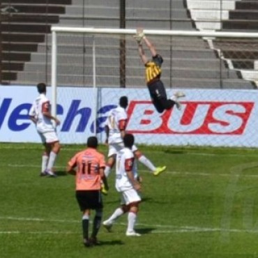 Defensores gana suma y sueña…..