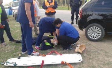 Atropellan a un inspector municipal en el ingreso a Villa Ramallo por el camino de la Costa