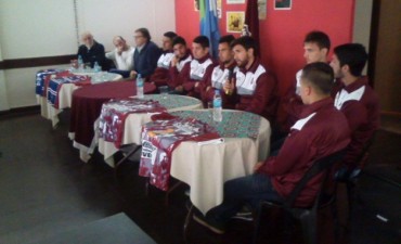 Defensores present&oacute; sus refuerzos para el torneo Federal