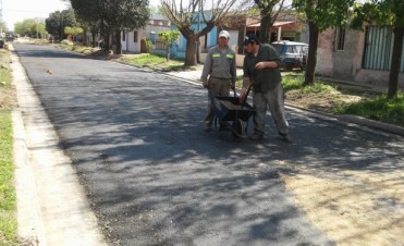 La Cooperativa “La eficaz” lleva adelante los trabajos de asfaltado del barrio Laguna Paiva