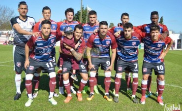 Federal A: Defensores derrotó a Atlético Paraná 2 a 0 en el debut