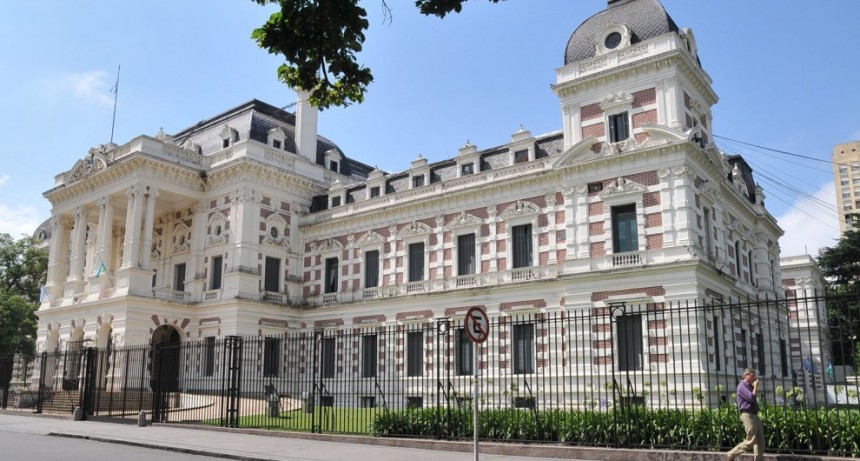 La Provincia ofrece a los estatales un bono de 3 mil pesos y hay malestar sindical