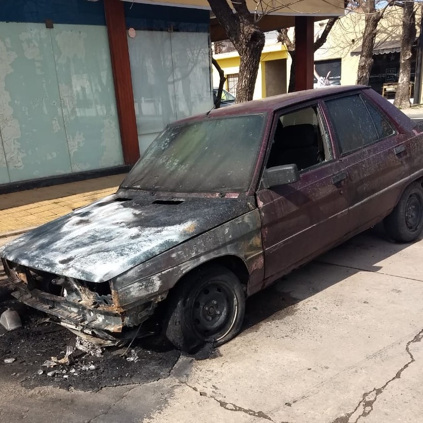 Se incendió un auto en Villa Ramallo