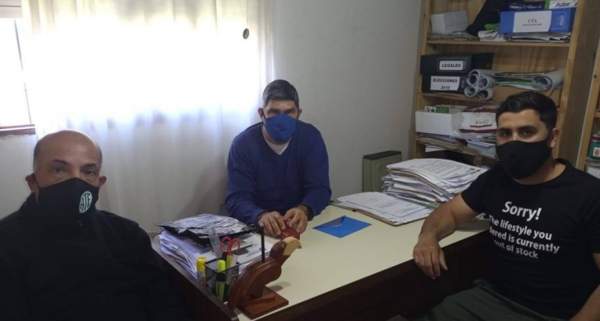 El sindicato de Aceiteros fue a apoyar el reclamo de mejores salarios de ATE