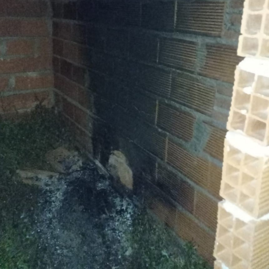 Incendiaron una vivienda en construcción en el barrio Las Viñas