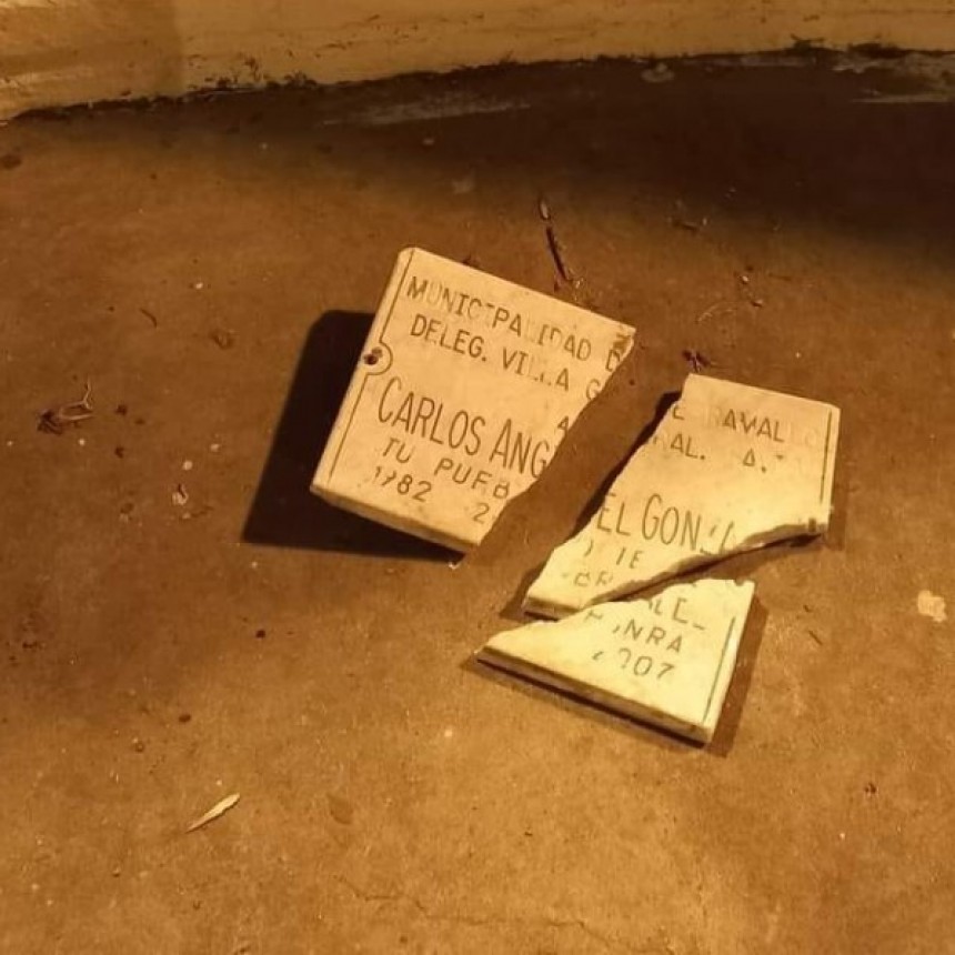 Vergonzoso: rompieron placas recordatorias del héroe de Malvinas Carlos Ángel González