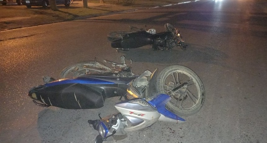 Violento impacto entre dos motos en el ingreso a la ciudad de Ramallo