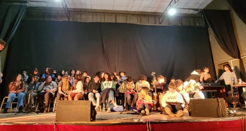 La propuesta educativa “Música del Mundo” convocó a una multitud