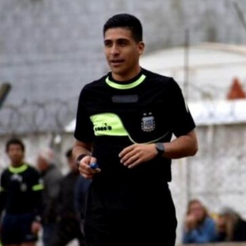 El árbitro Cesar Castro denunció un intento de soborno en Pérez Millán