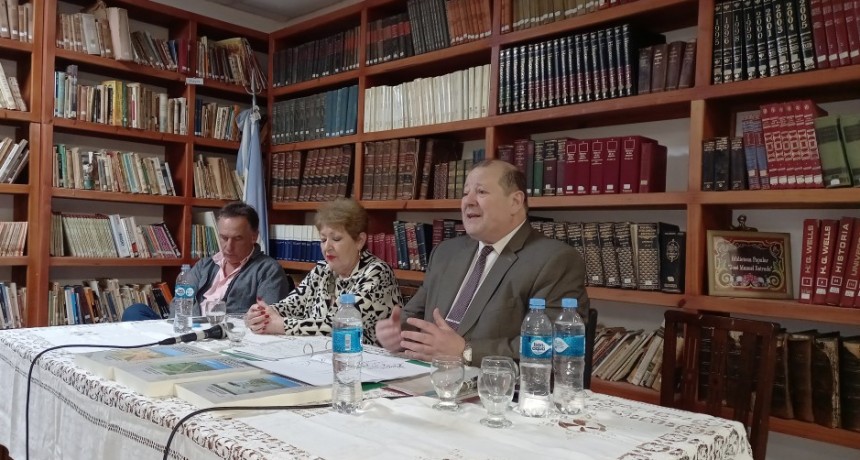 La pasión por la historia: el Doctor Eseverri presentó su trabajo en la ciudad de Ramallo