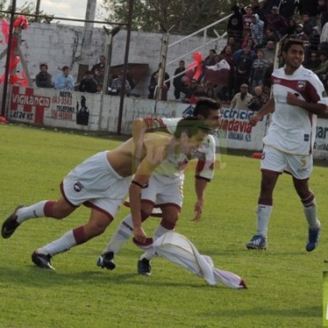 Defensores le ganó a Cipolletti y sigue su marcha con sueños de ascenso