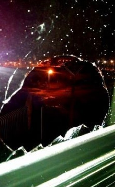 Rompen vidrios con gomera