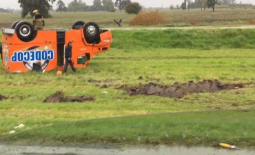 La lluvia dejó como saldo dos accidentes en la autopista