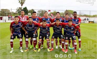 Defensores aplasto a Douglas y está solo en la punta