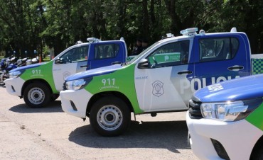 Entrega de móviles policiales