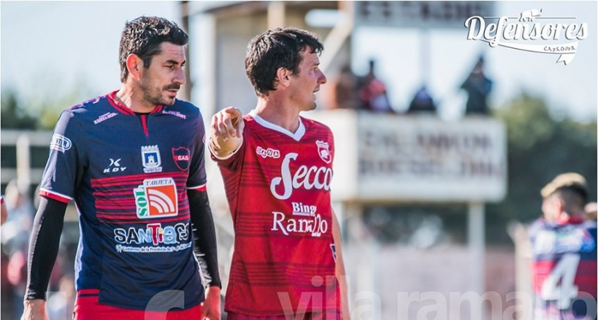 Defensores recibe a Douglas con más dudas que certezas