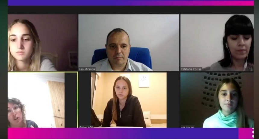 Jóvenes de la Escuela Técnica trabajan en una campaña de información y concientización sobre diferentes patologías