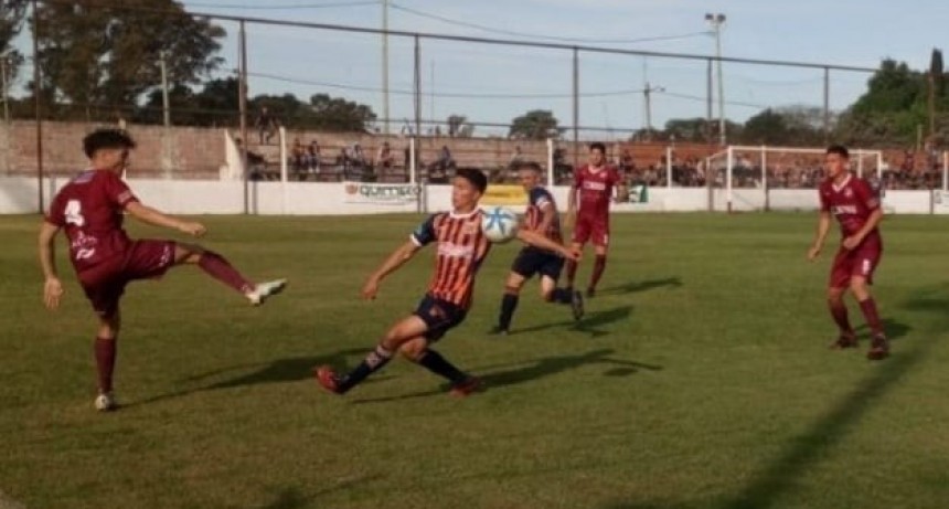 Fútbol local: Defensores goleó 4 a 0 a Regatas
