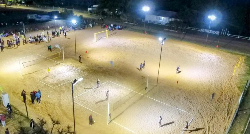 El Complejo Deportivo Municipal sumó iluminación y se prepara para un verano lleno de actividades