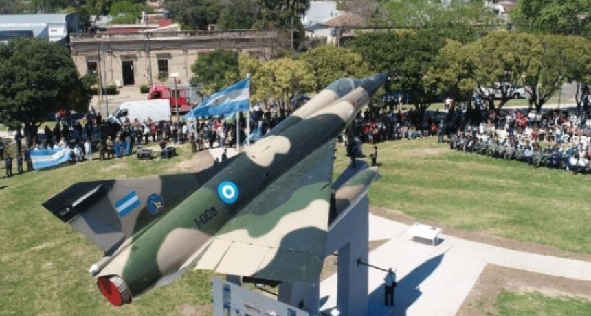 Ramallo celebró el primer aniversario del monumento a la Fuerza Aérea Sur