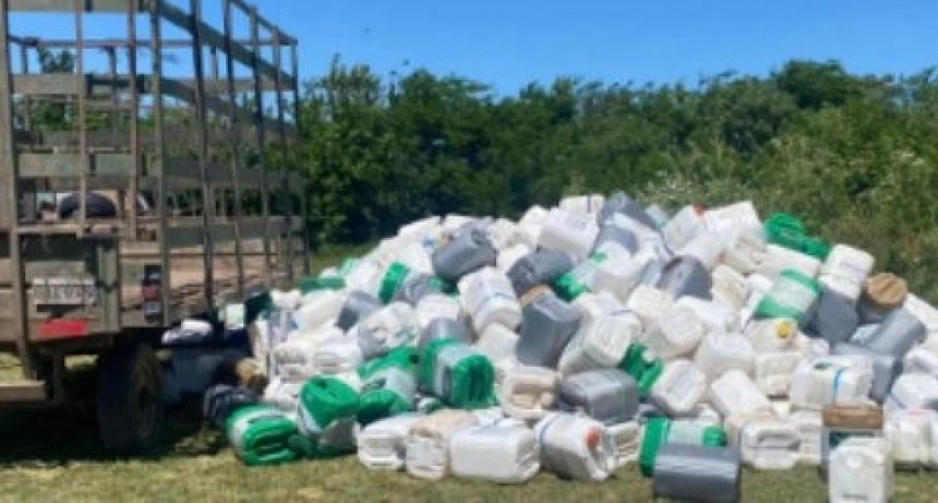 La Policía Rural detuvo a dos hombres que trasladaban 1.000 bidones sin limpieza ni documentación