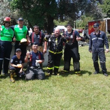 Capacitación teórica y práctica de los Bomberos Voluntarios en Ramallo