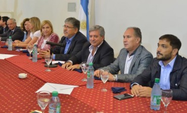 Horacio González se reunió con diputados e intendentes del FPV, entre ellos Mauro Poletti