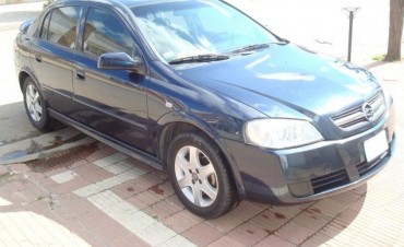Apareció en ruta 9 el Chevrolet Astra Azul