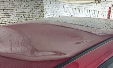 Rompen tres autos de una cochera 