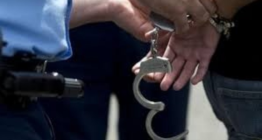 Preocupante: Le roban zapatillas a punta de pistola en el Playón