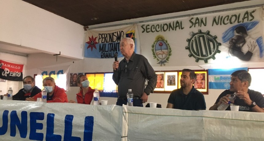 Naldo Brunelli participó del acto peronista en el Club Almagro 
