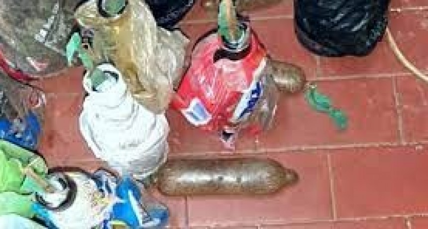 Allanamientos: encuentran cuatro bombas molotov y armas blancas