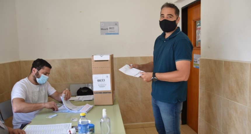 Los candidatos votaron y ahora recorren los centros de votación