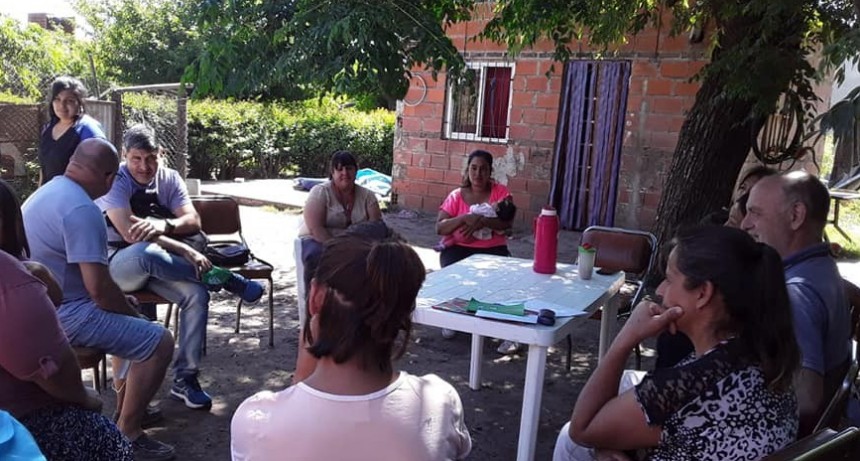 Adrián Lescano se reunió con vecinos de Pérez Millán