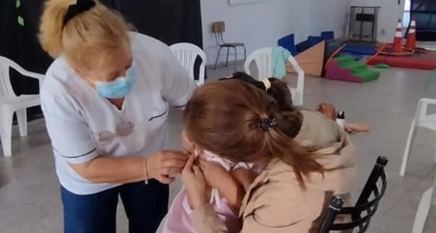 Salieron a vacunar por los barrios para cumplir con los objetivos de la campaña