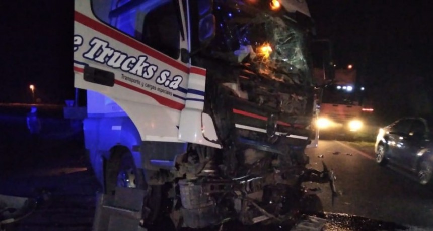 Triple choque de camiones en ruta 9