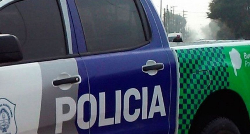 Roban en una vivienda y detienen a un sujeto que portaba un arma de fuego en la vía pública