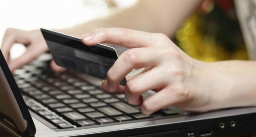 Denunció que le depositaron plata de un crédito en su cuenta bancaria y se la gastaron en compras on line