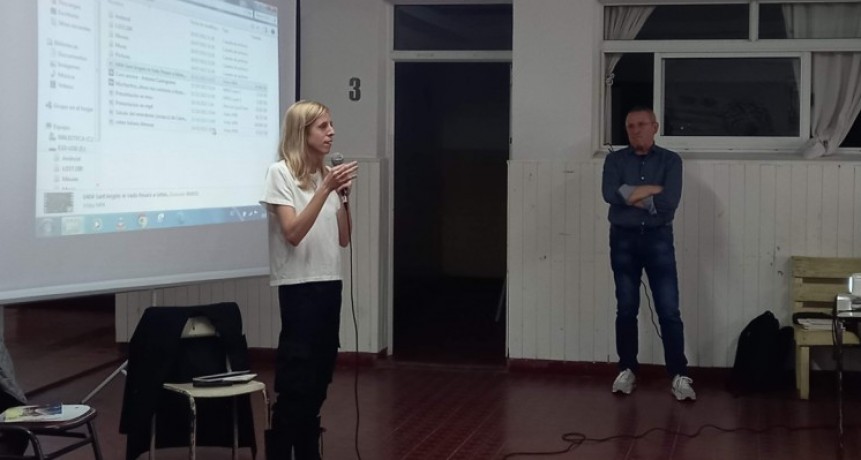 Florencia Ordoñez presenta su tercer libro en una velada literaria en Ramallo