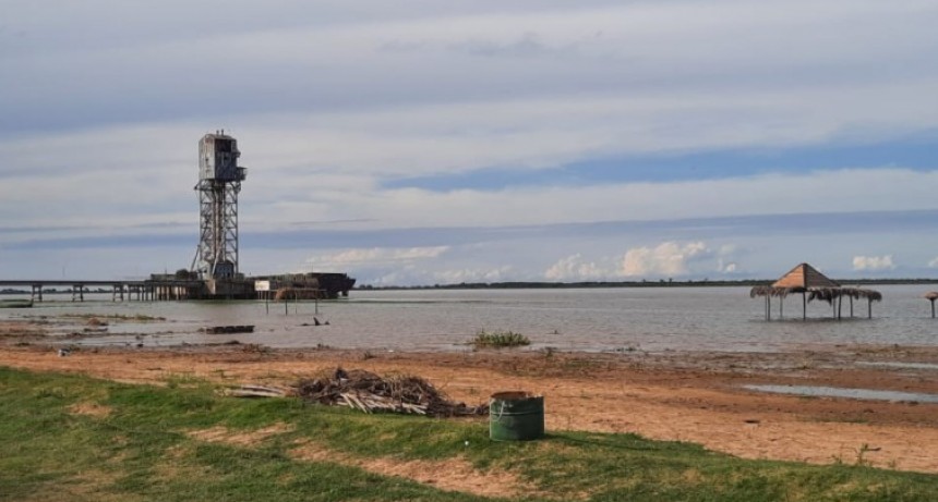 Sigue creciendo el río Paraná y avanza en la zona del paseo 