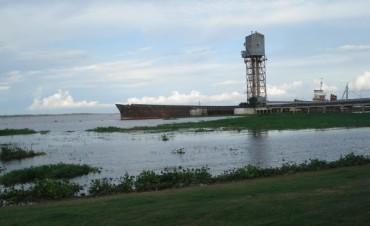 El río Paraná sigue creciendo